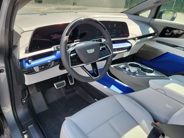 New 2027 Cadillac Optiq Luxury w/ LPO, Floor Liner Package AWD/4WD image 23