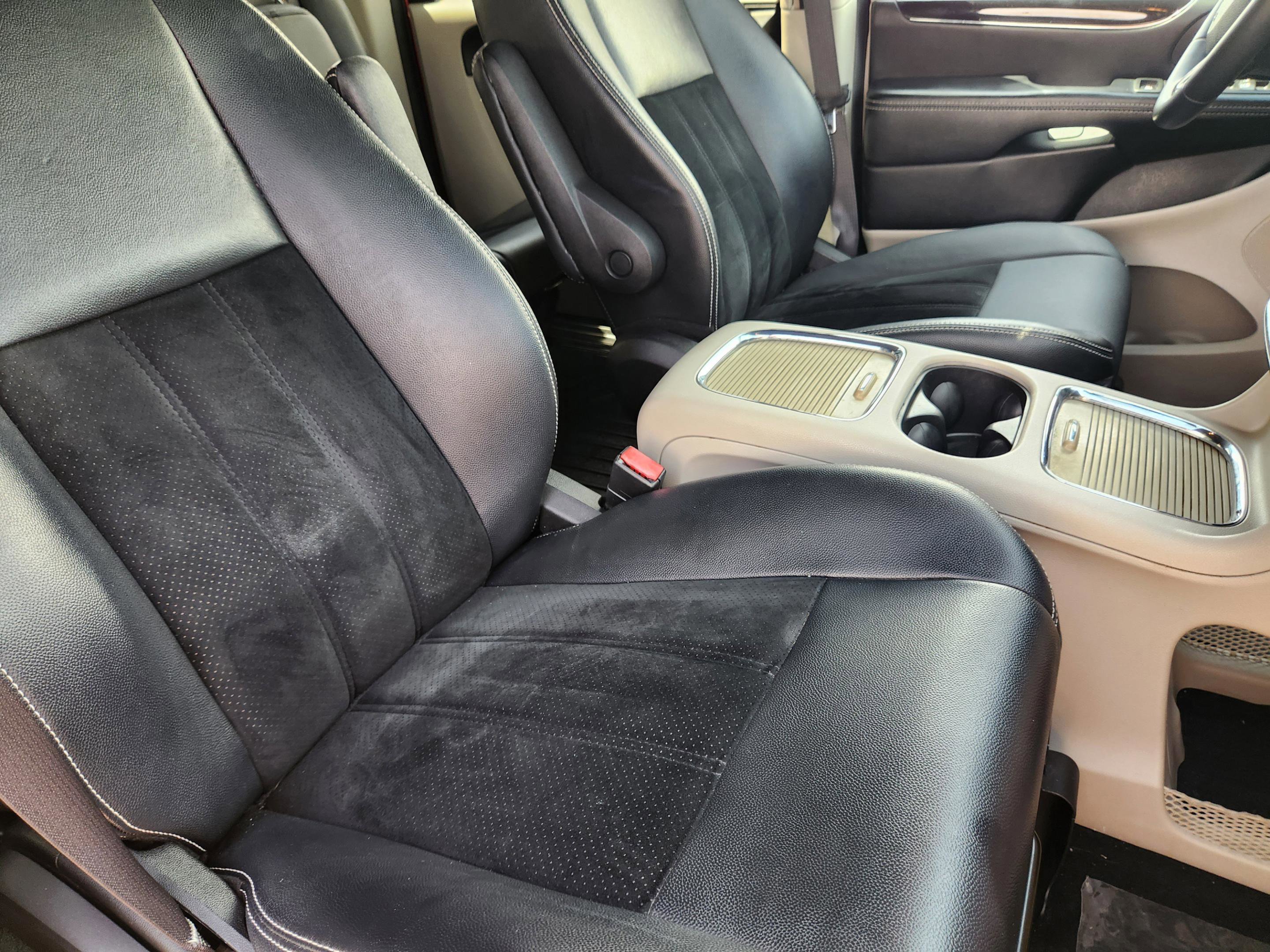 Used 2017 Dodge Grand Caravan SXT image 16