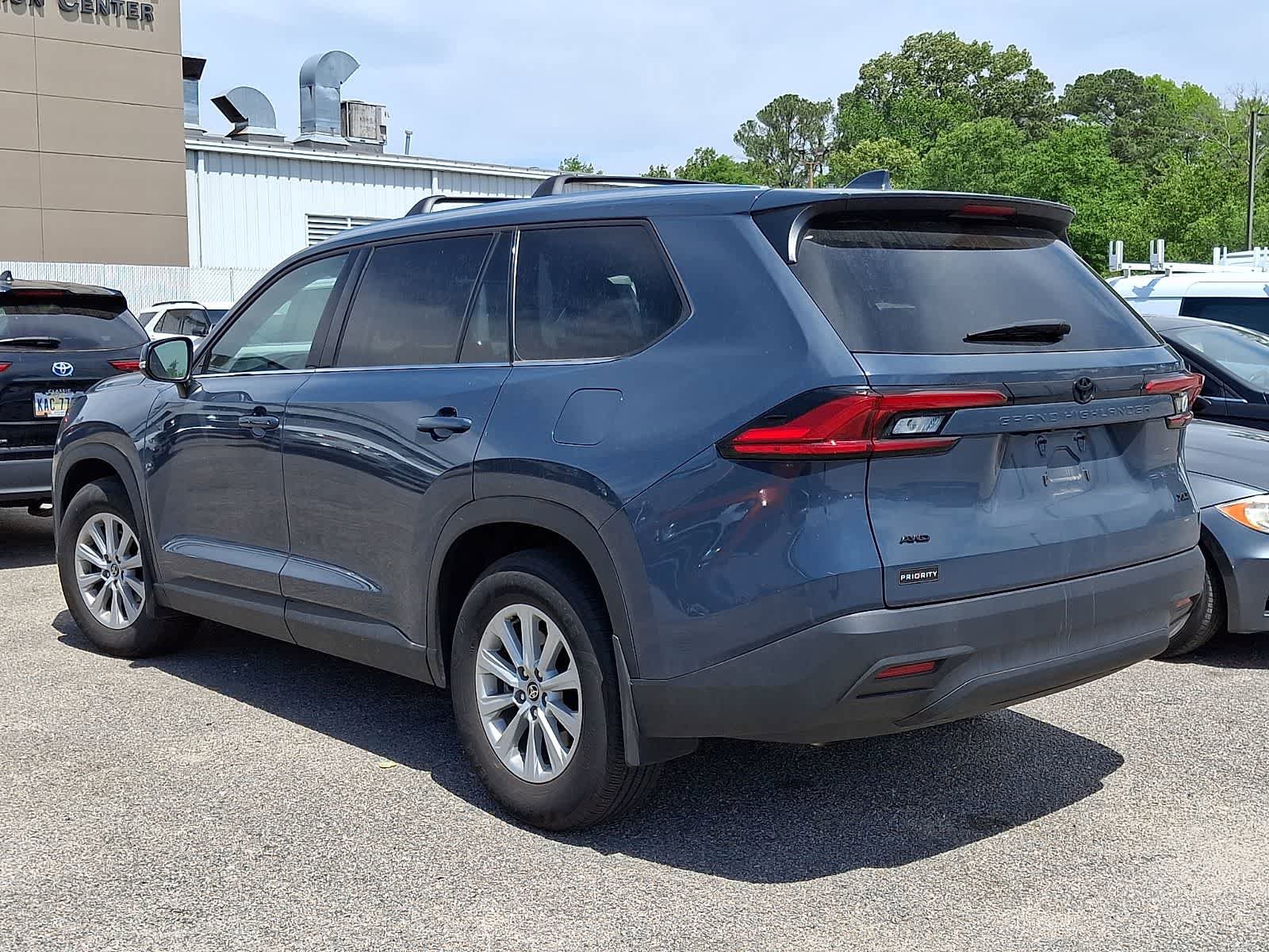 Used 2024 Toyota Grand Highlander AWD image 4