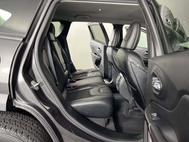 Used 2022 Jeep Cherokee Trailhawk w/ Comfort/Convenience Group AWD/4WD image 50