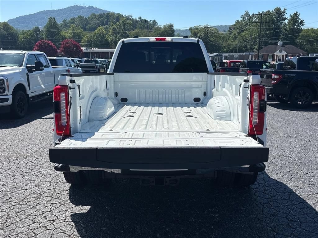 Used 2023 Ford F450 Lariat w/ Lariat Ultimate Package AWD/4WD image 7