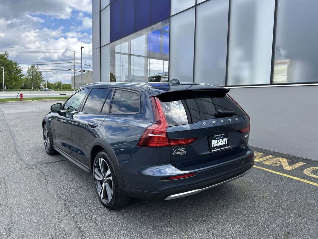 Certified 2023 Volvo V60 B5 Cross Country Plus AWD/4WD image 6