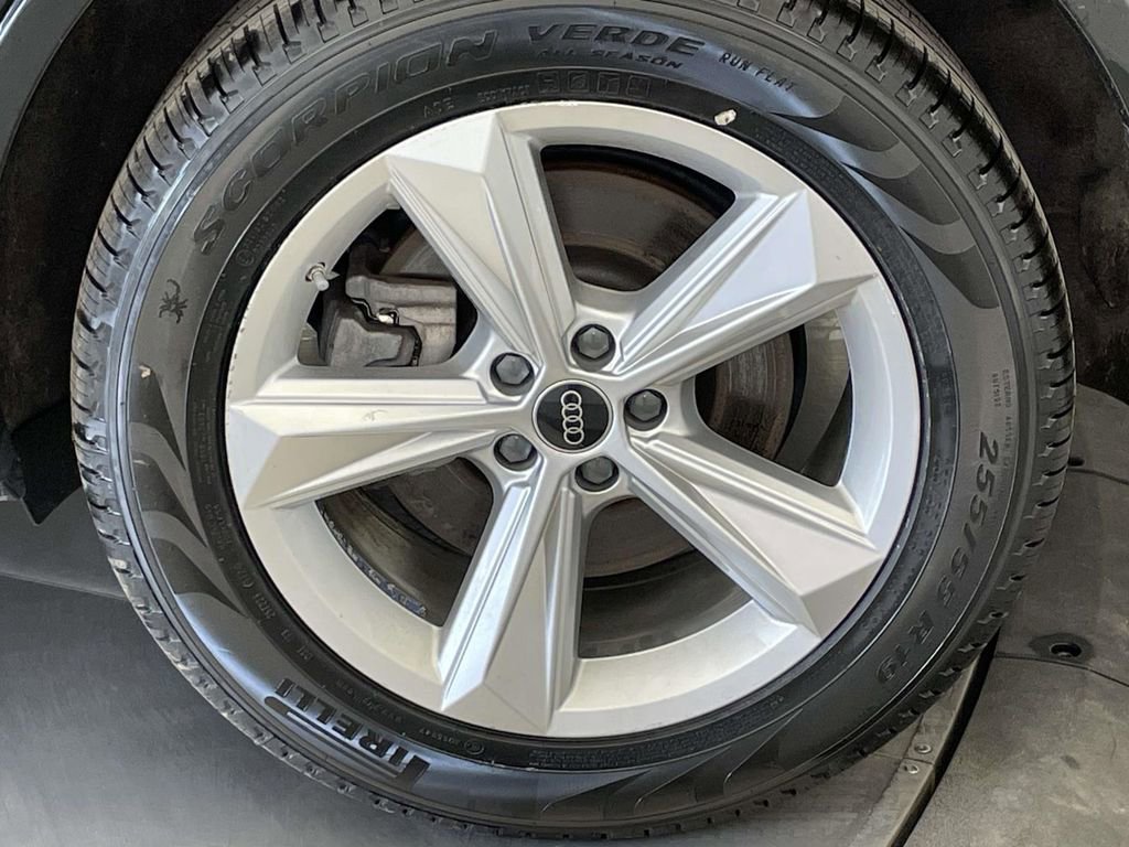 Used 2023 Audi Q7 2.0T Premium w/ Convenience Package image 12