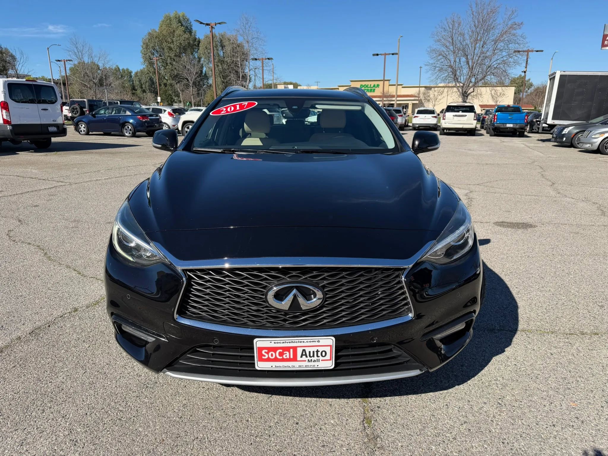 Used 2017 INFINITI QX30 Premium w/ Navigation Package image 8