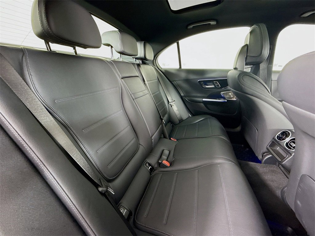 Used 2025 Mercedes-Benz C 300 4MATIC Sedan image 29