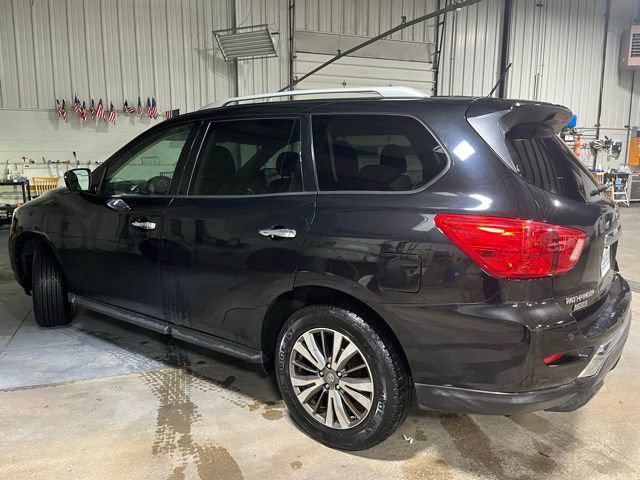Used 2018 Nissan Pathfinder SV image 4