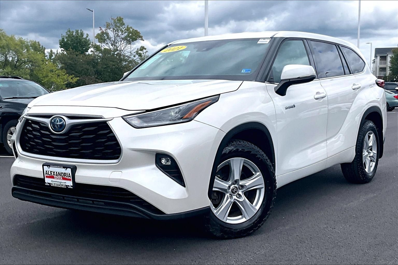 Used 2021 Toyota Highlander LE AWD/4WD image 1
