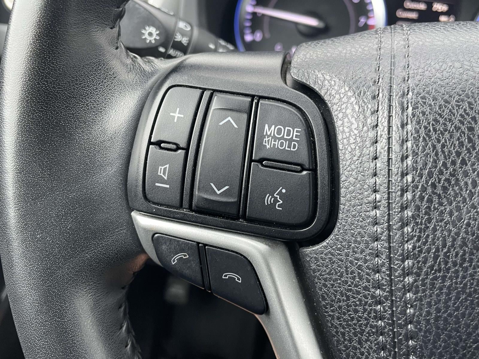 Used 2019 Toyota Highlander SE AWD/4WD image 23