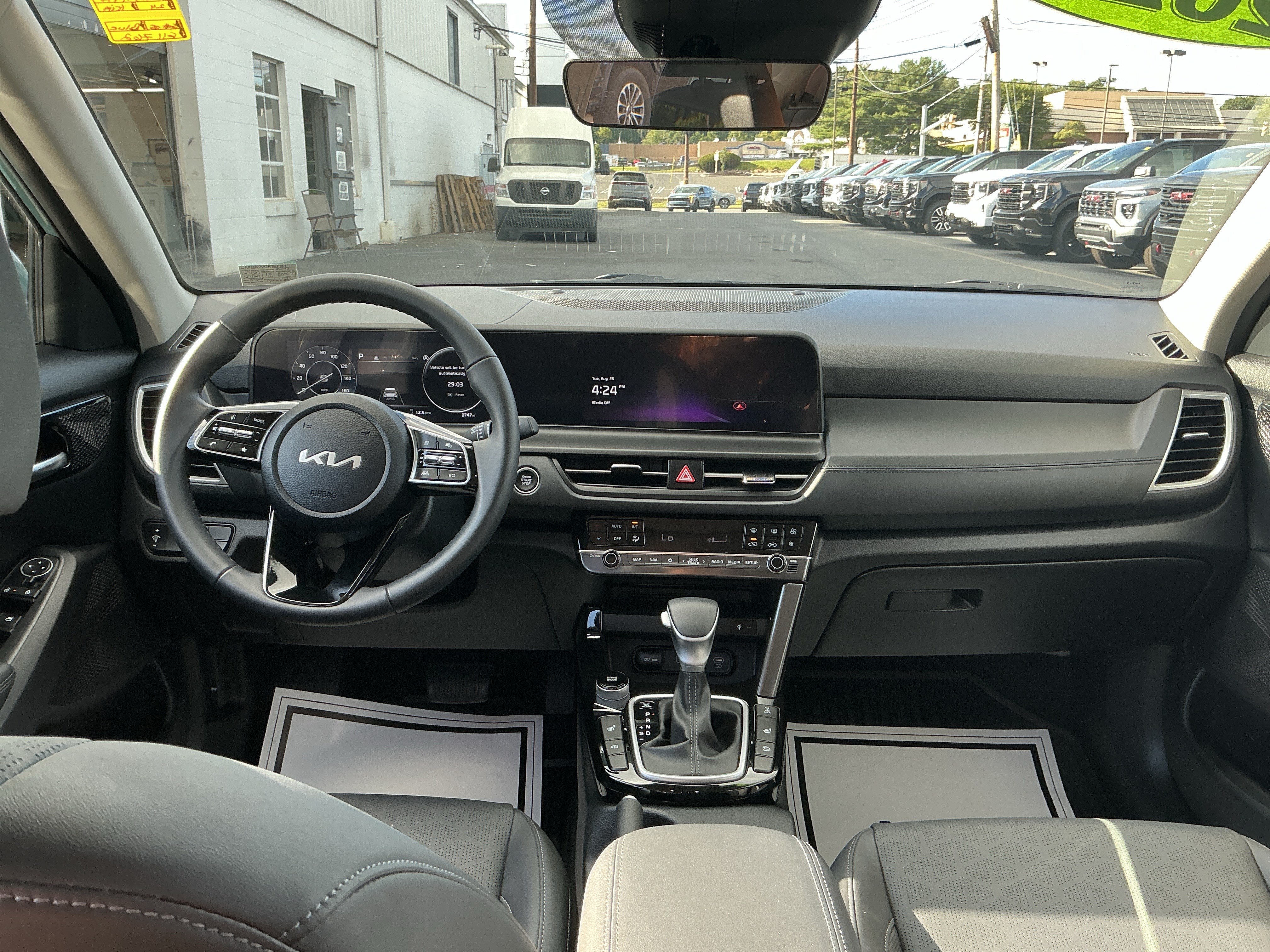 Used 2024 Kia Seltos EX AWD/4WD image 11