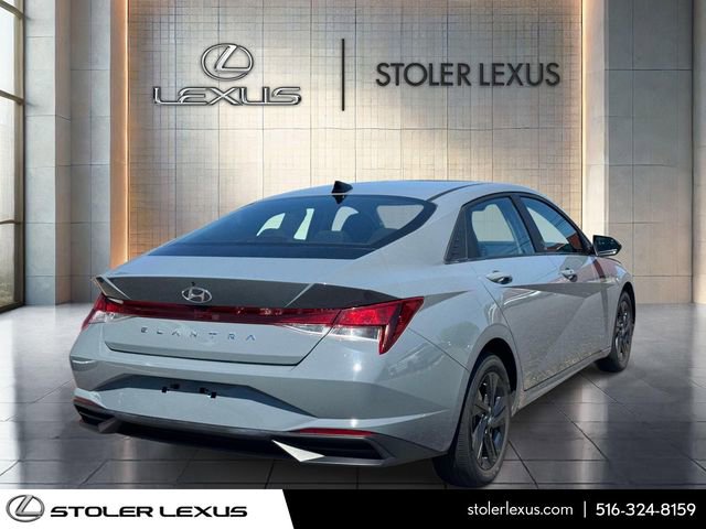 Used 2023 Hyundai Elantra SEL w/ Preferred Accessory Package FWD image 8