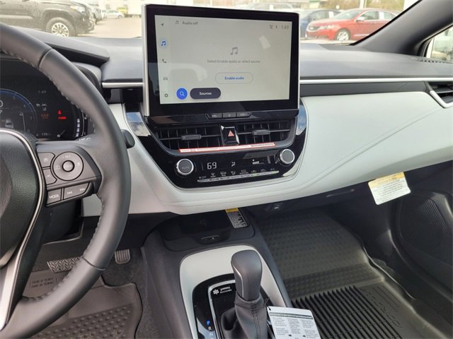 Used 2025 Toyota Corolla SE image 32