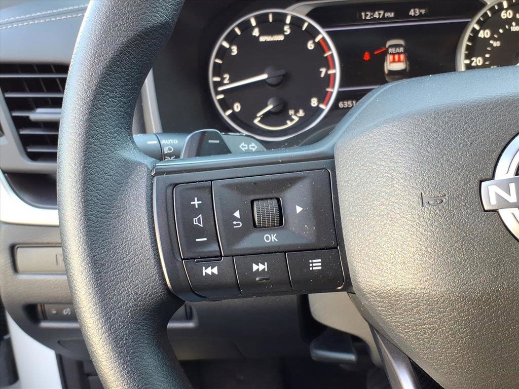 Used 2025 Nissan Rogue S image 12