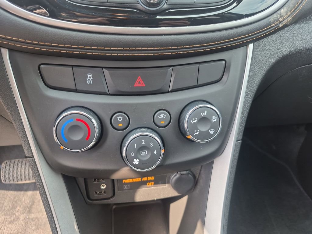 Used 2022 Chevrolet Trax LT w/ LT Convenience Package image 36