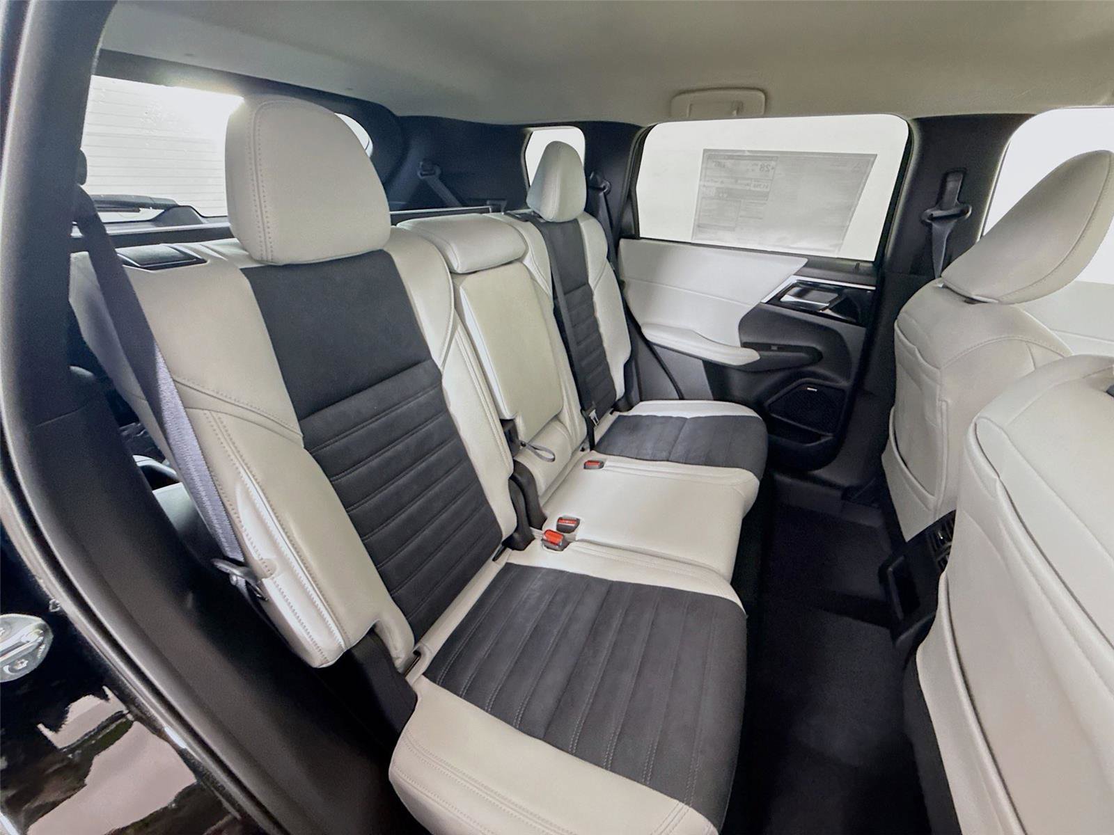 New 2026 Mitsubishi Outlander SE image 16