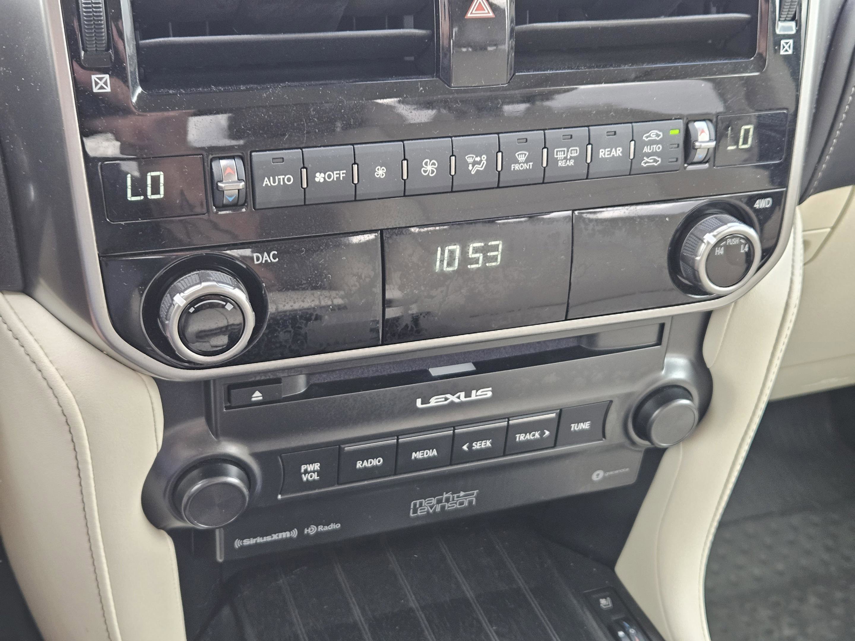 Used 2023 Lexus GX 460 Premium w/ Accessory Package image 21