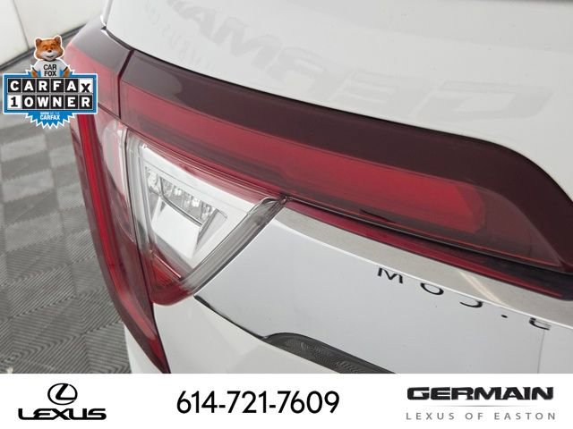 Used 2023 GMC Acadia SLE image 17