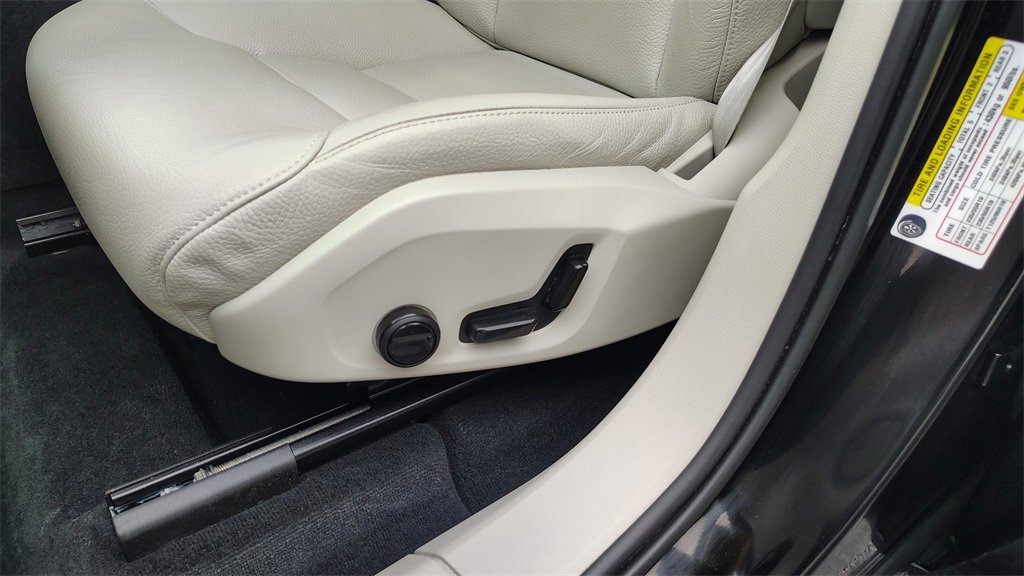 Certified 2023 Volvo XC60 B5 Core w/ Climate Package image 10