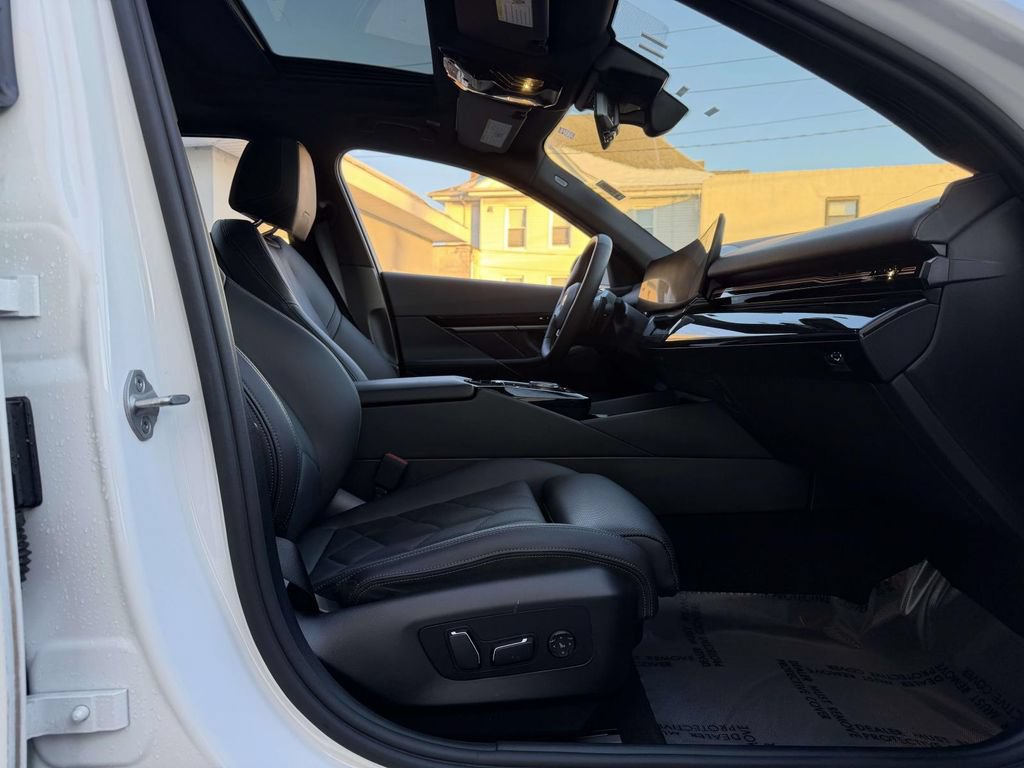 Used 2026 BMW 530i xDrive AWD/4WD image 12
