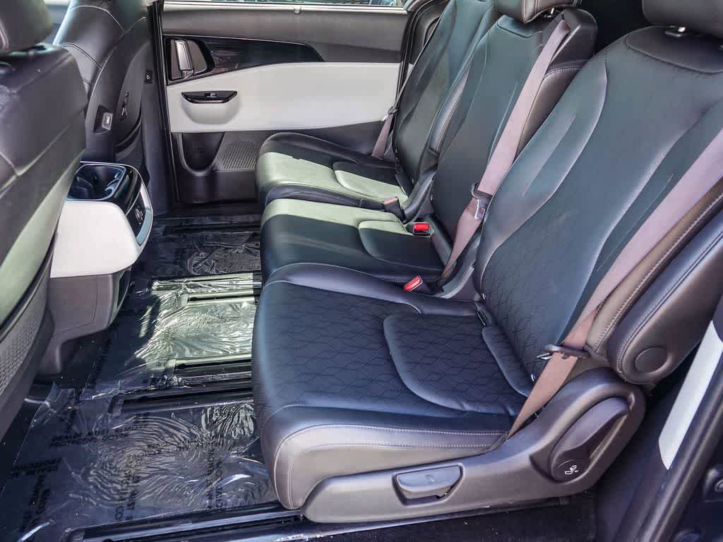 Used 2022 Kia Carnival EX FWD image 17