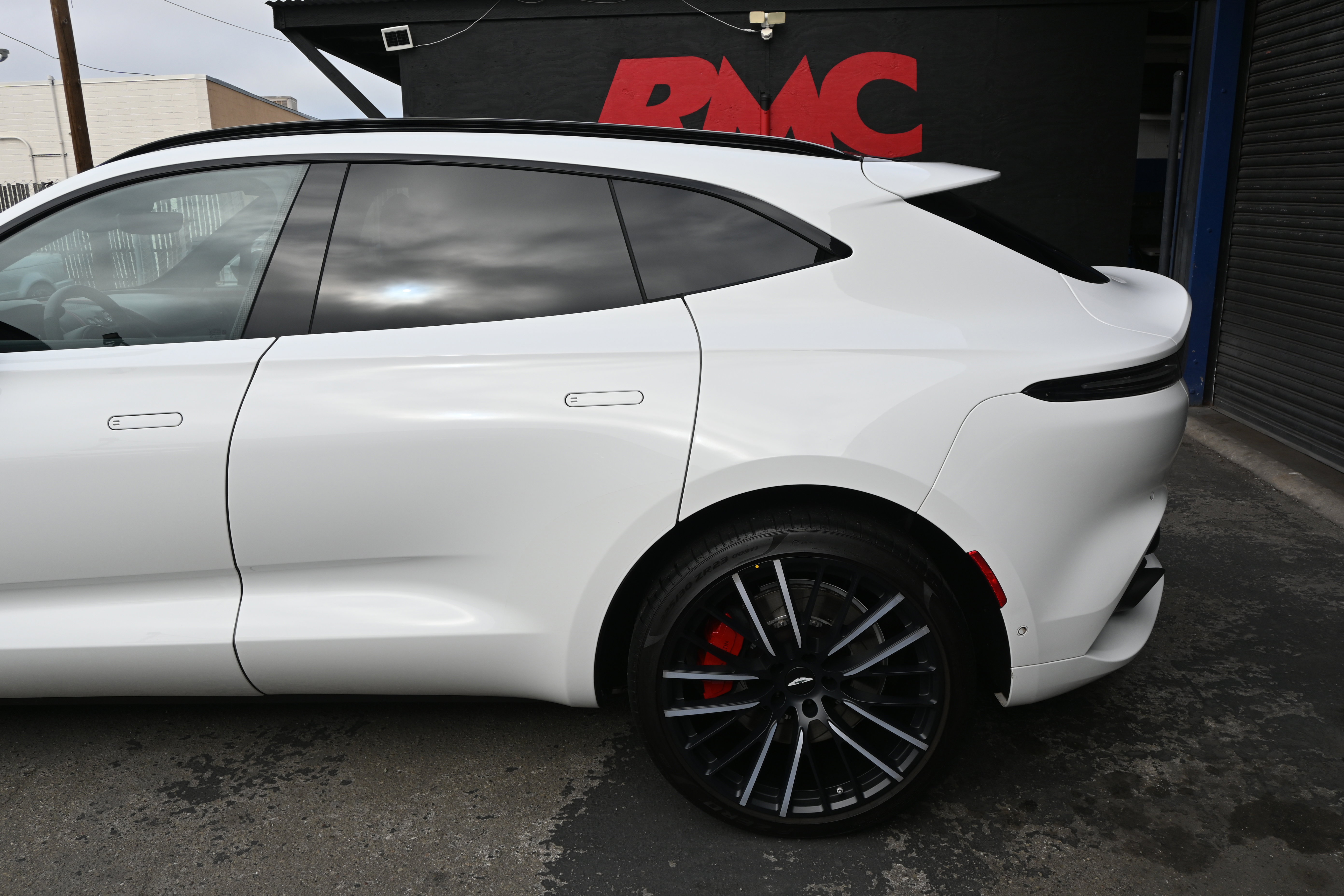 Used 2022 Aston Martin DBX AWD/4WD image 23