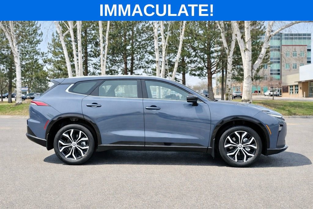 Used 2025 Toyota Crown Signia AWD/4WD image 5