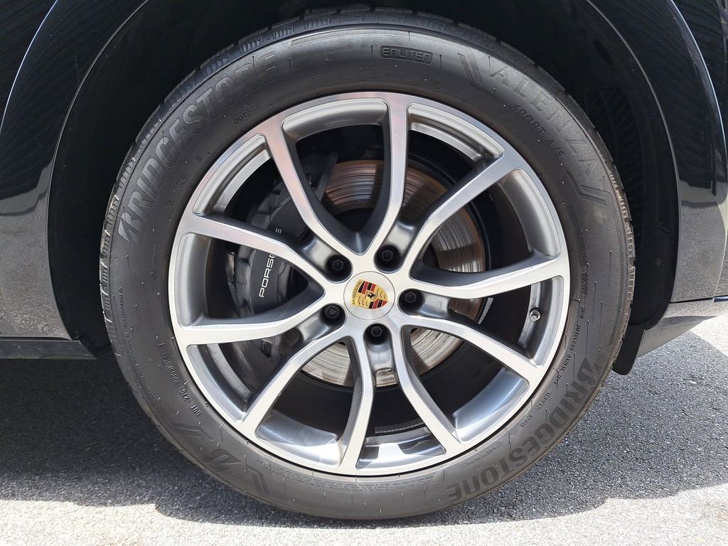 Certified 2025 Porsche Cayenne image 12