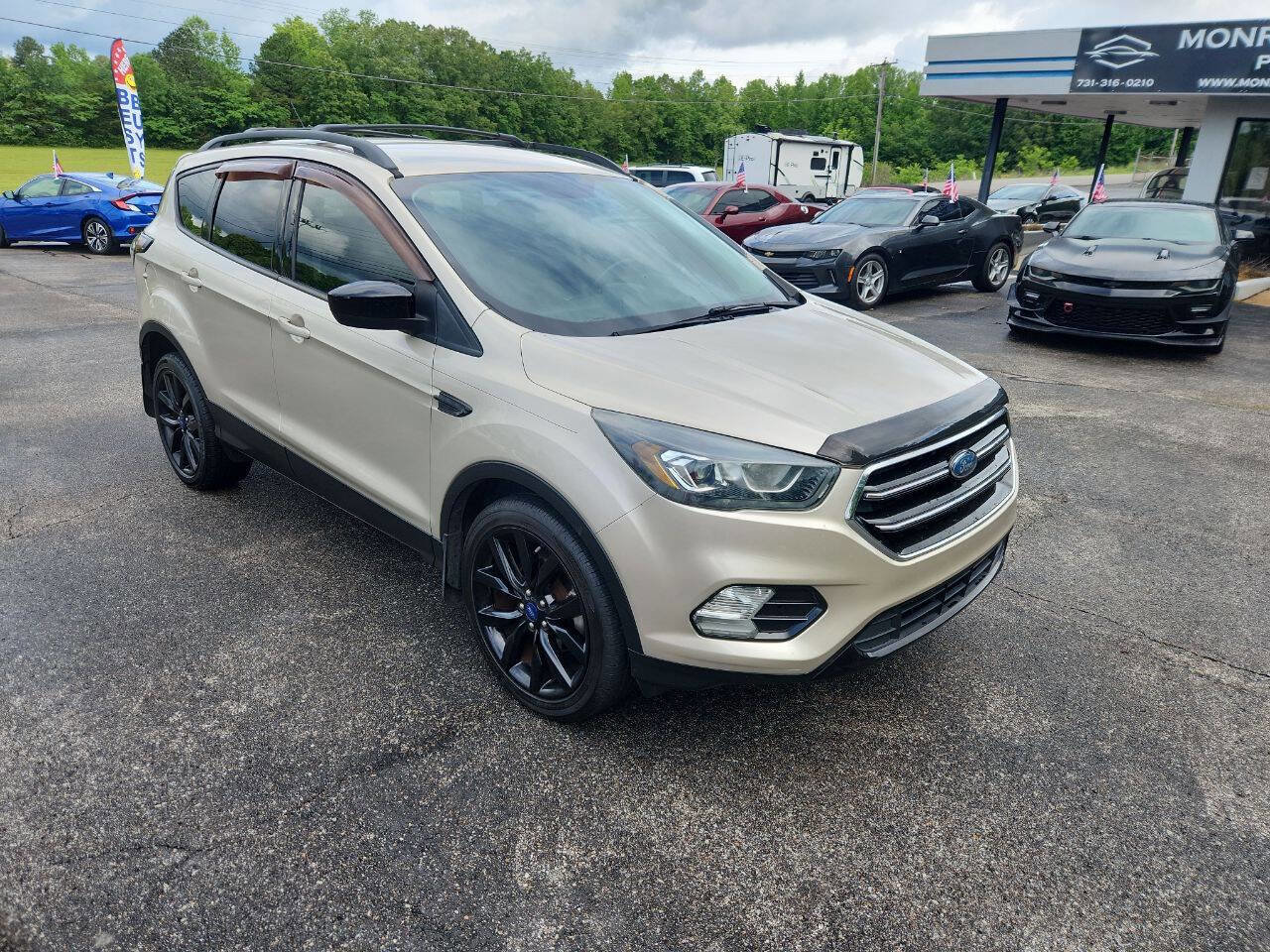 Used 2017 Ford Escape SE w/ SE Sport Appearance Package image 2