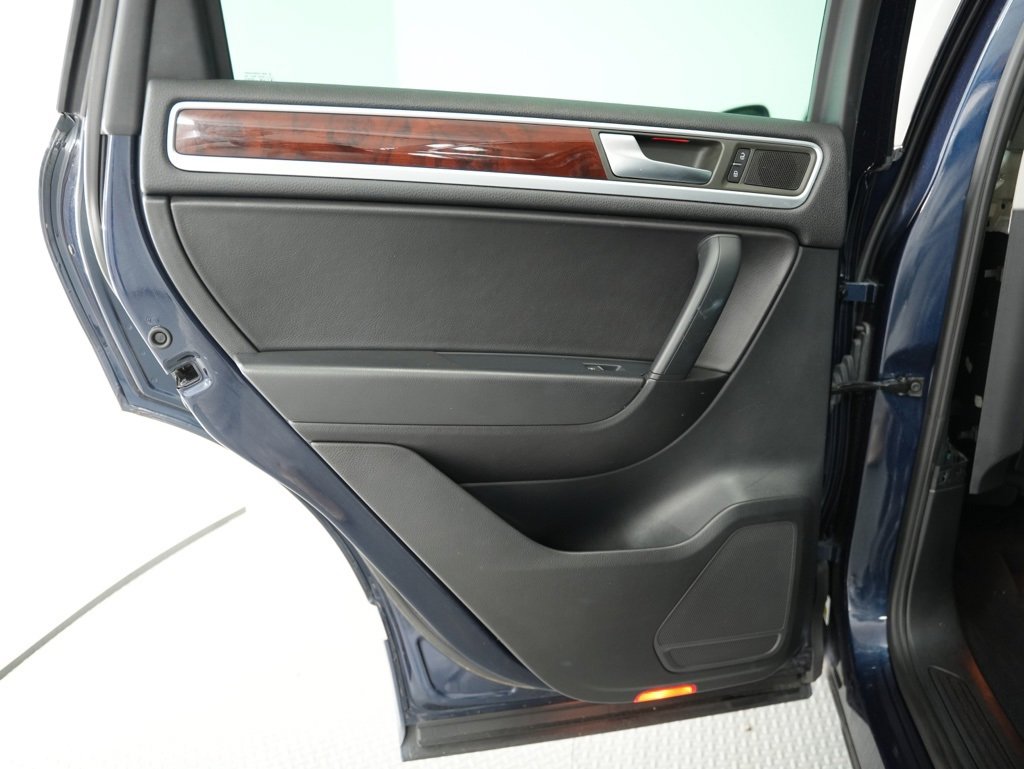 Used 2013 Volkswagen Touareg VR6 image 39