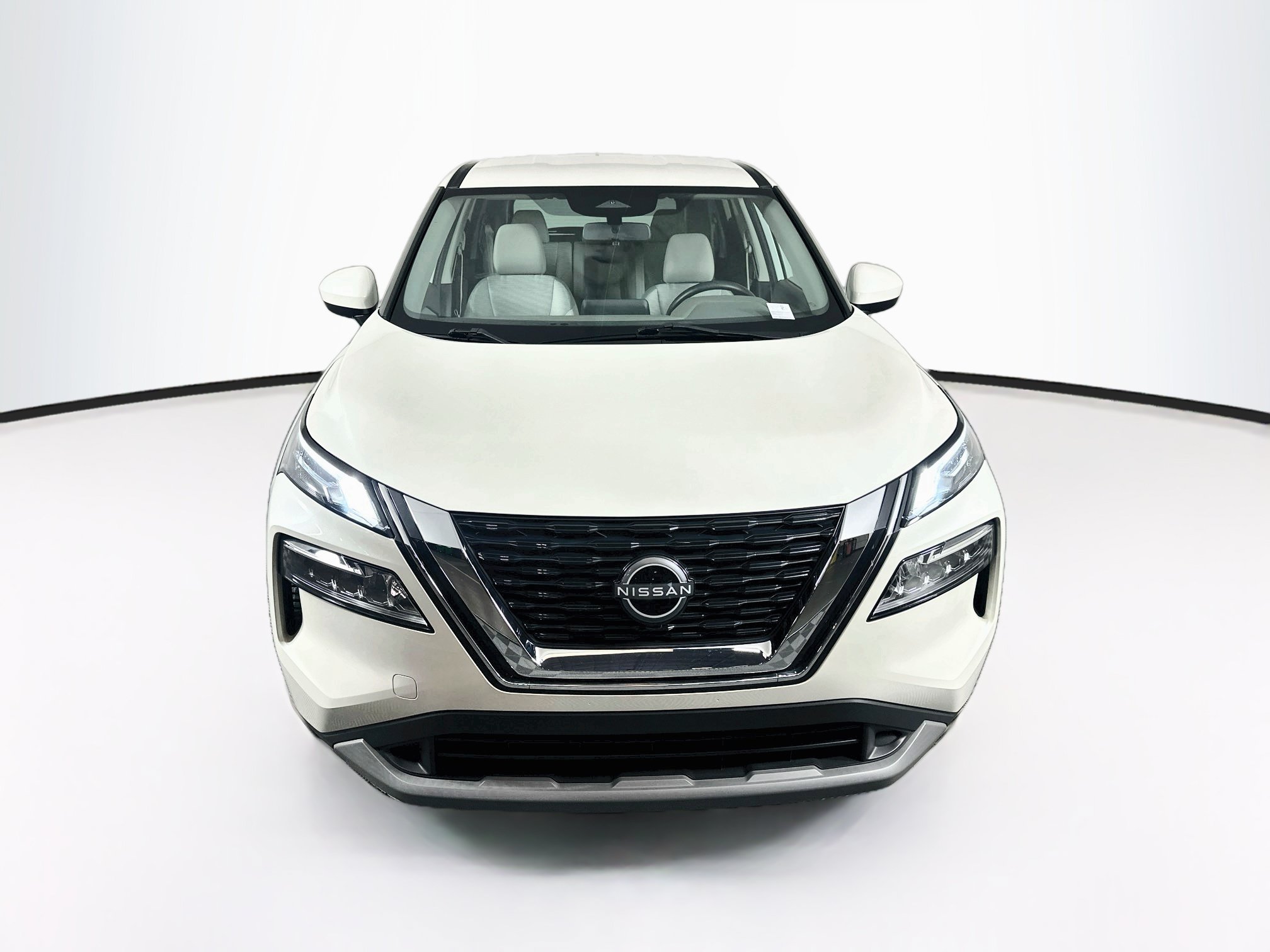 Used 2023 Nissan Rogue SV FWD image 2