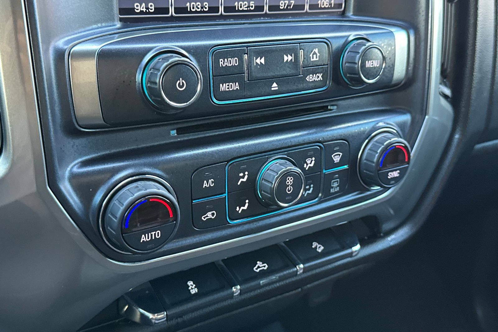 Used 2018 Chevrolet Silverado 1500 LT w/ All Star Edition AWD/4WD image 30