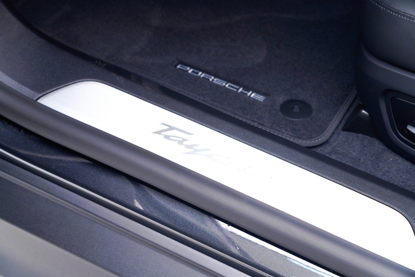 New 2026 Porsche Taycan image 15