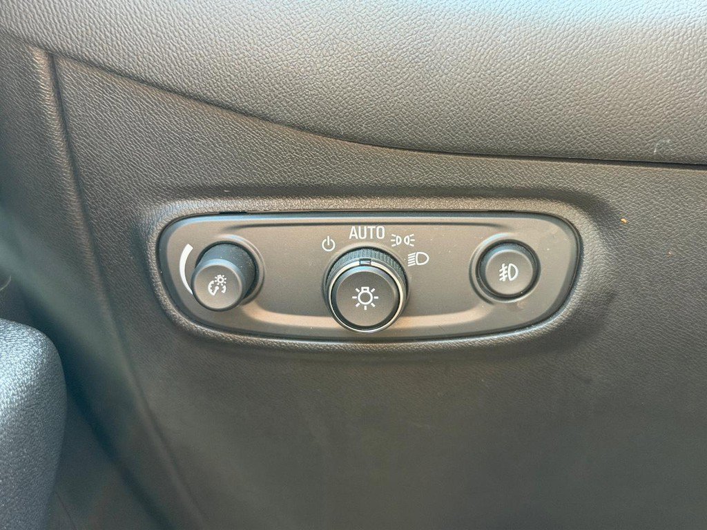 Used 2020 Chevrolet Equinox LT FWD image 16