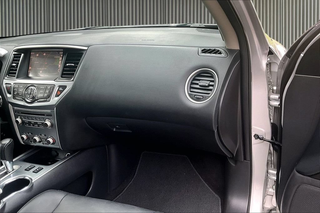 Used 2017 Nissan Pathfinder SL w/ SL Premium Package AWD/4WD image 18