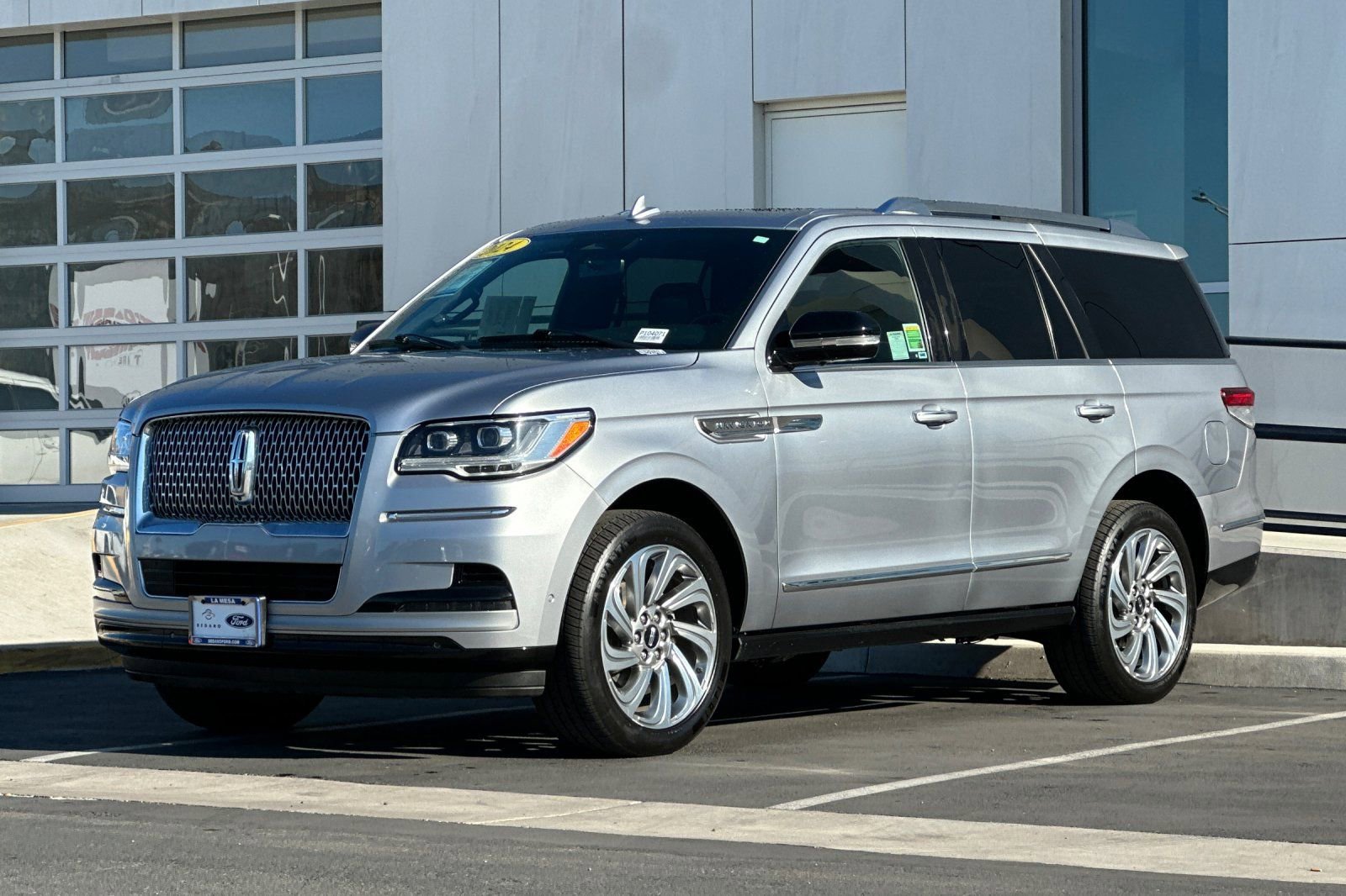 Used 2024 Lincoln Navigator Premiere image 7