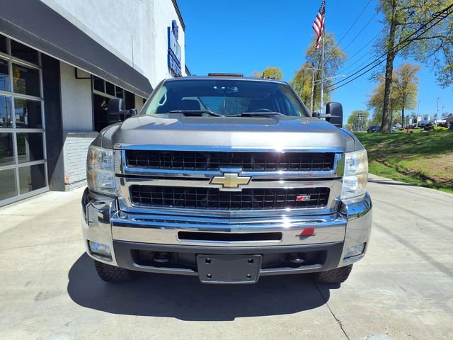 Used 2009 Chevrolet Silverado 2500 LT w/ Exterior Plus Package AWD/4WD image 2