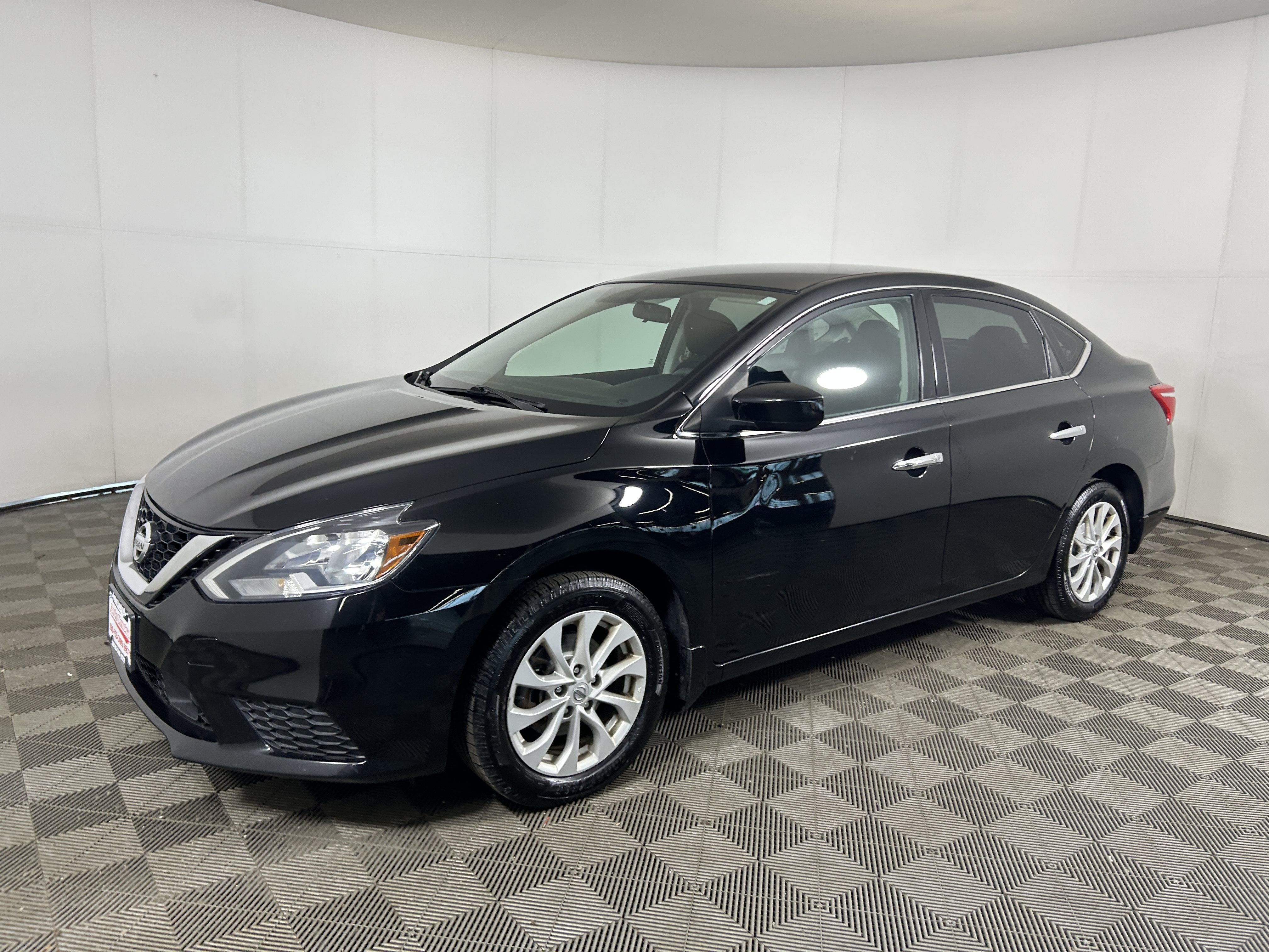 Used 2018 Nissan Sentra SV FWD image 1