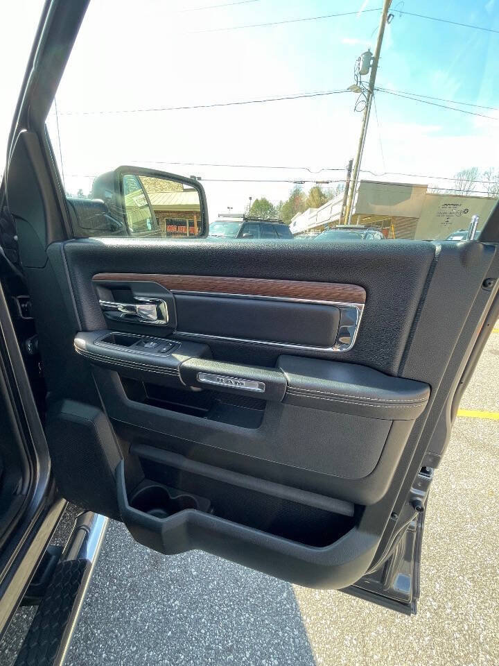 Used 2017 RAM 1500 Laramie w/ Convenience Group AWD/4WD image 18