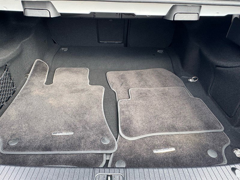 Used 2014 Mercedes-Benz E 350 4MATIC Sedan image 22