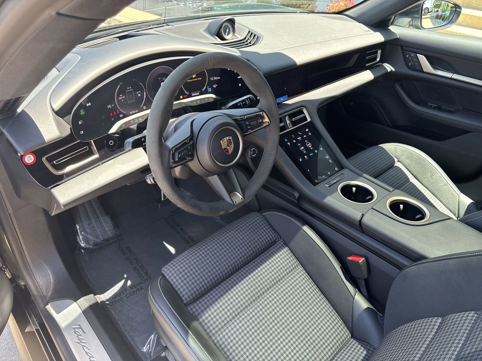 New 2025 Porsche Taycan 4S image 4