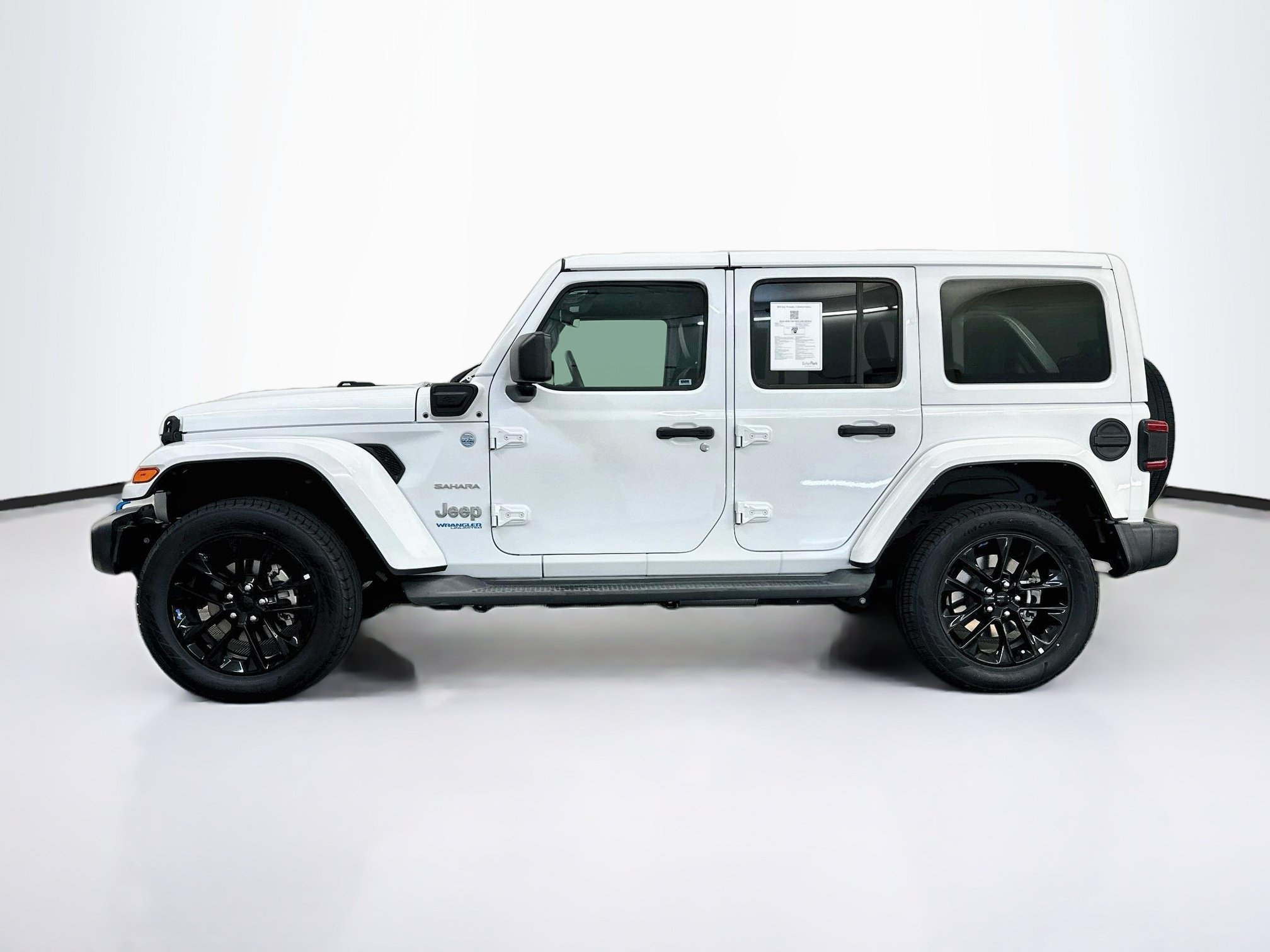 Used 2022 Jeep Wrangler Unlimited Sahara AWD/4WD image 4