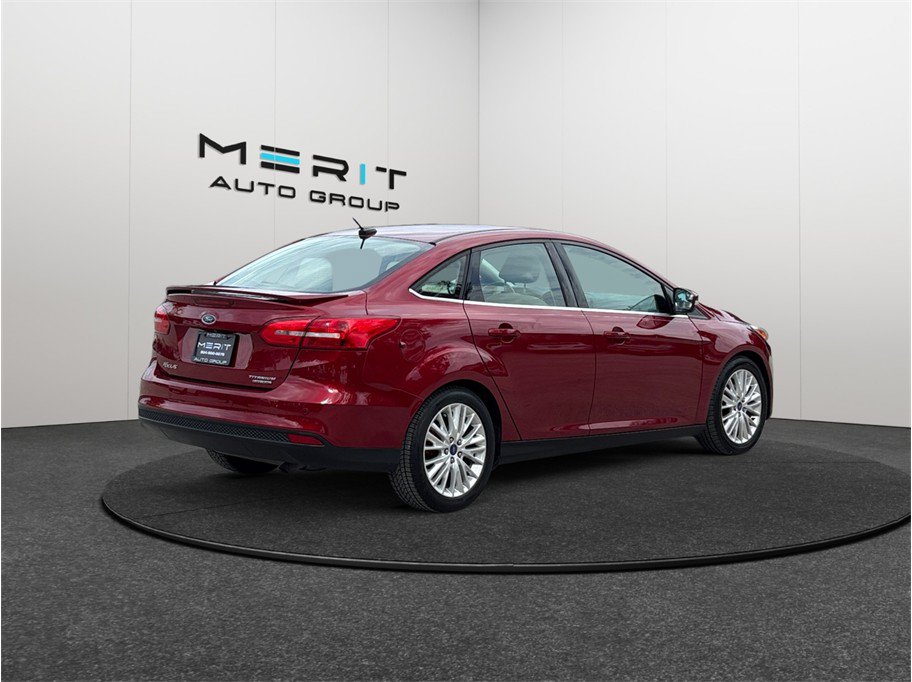 Used 2015 Ford Focus Titanium FWD image 9