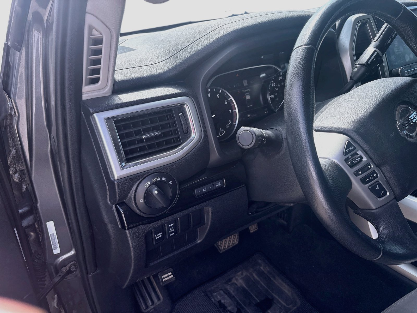 Used 2021 Nissan Titan SV w/ SV Convenience Package AWD/4WD image 10