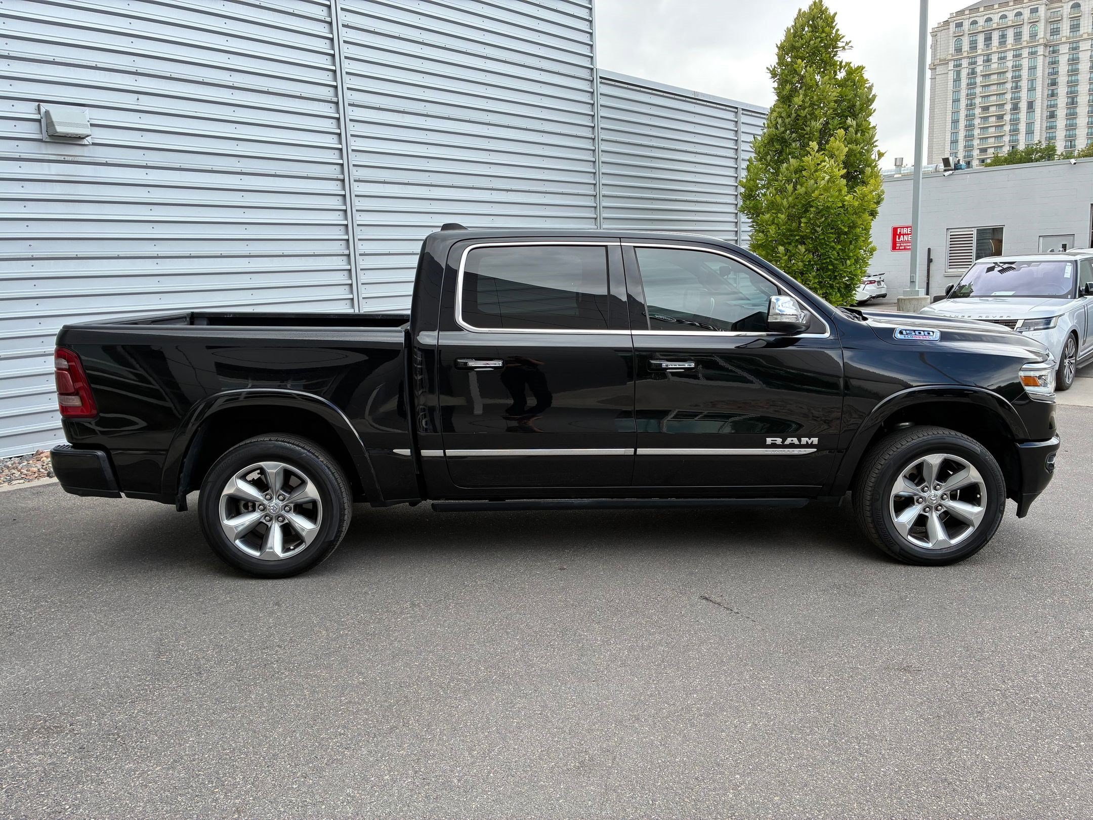 Used 2022 RAM 1500 Limited AWD/4WD image 2