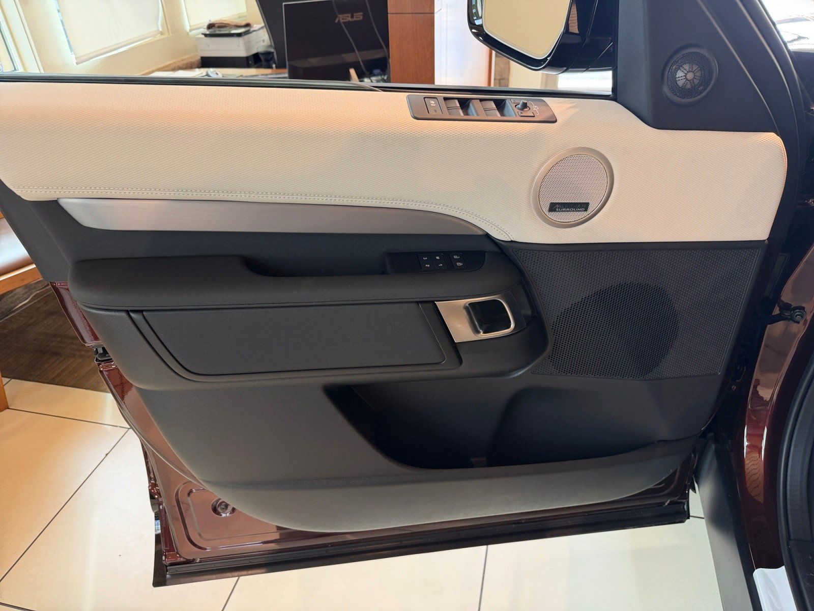 New 2026 Land Rover Discovery Limited Edition image 19