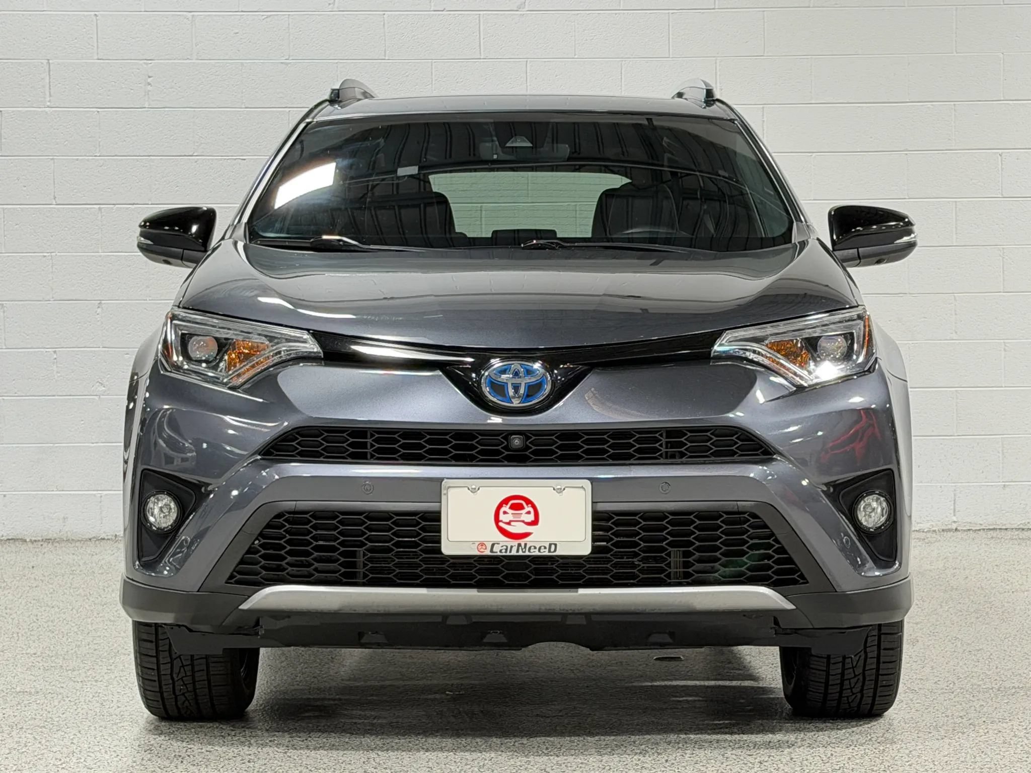 Used 2018 Toyota RAV4 SE w/ Advanced Technology Package AWD/4WD image 3
