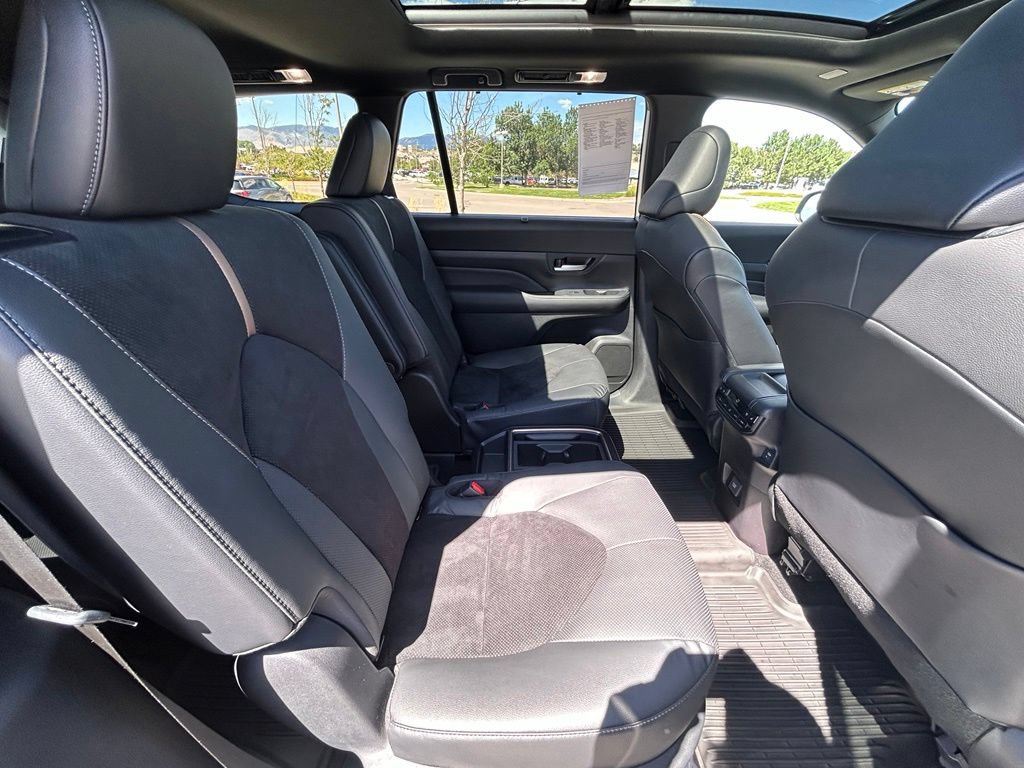 Used 2025 Toyota Grand Highlander AWD Hybrid image 30