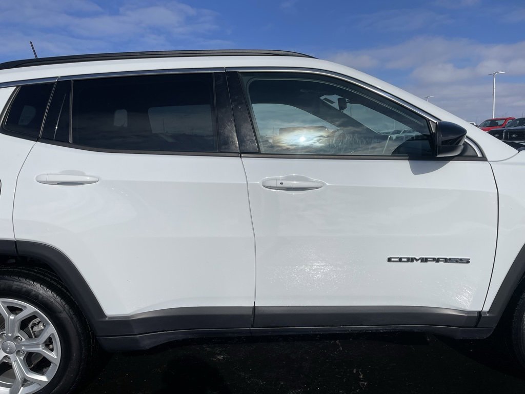 Used 2024 Jeep Compass Latitude image 33