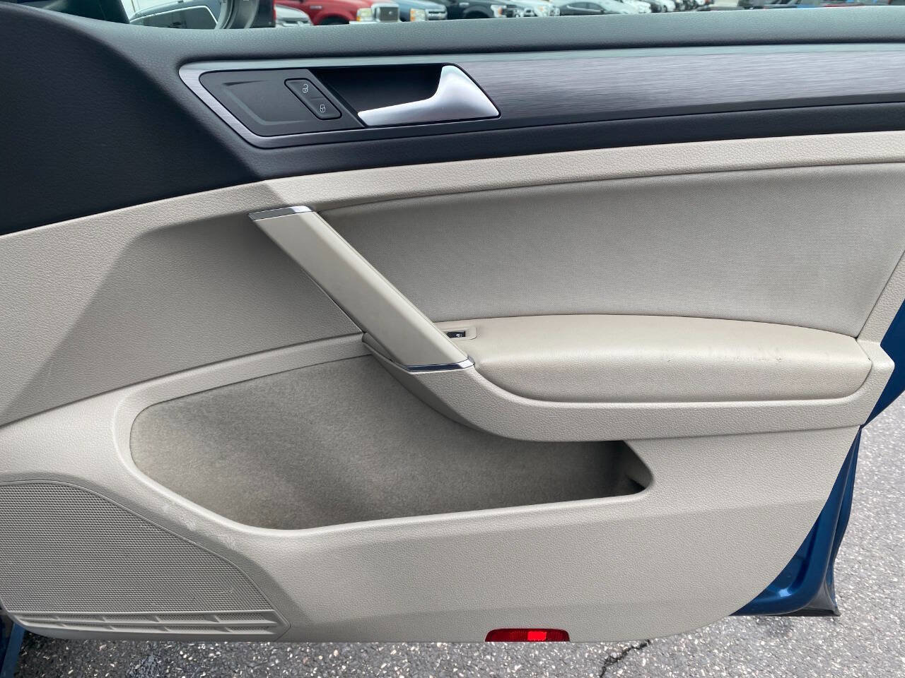 Used 2018 Volkswagen Golf S image 29