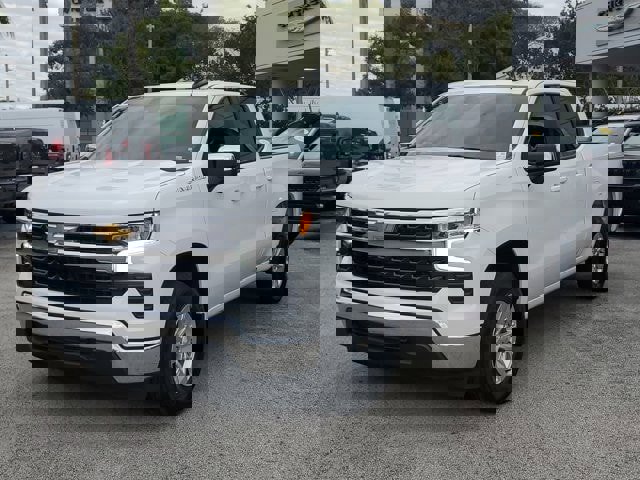 Used 2025 Chevrolet Silverado 1500 LT image 3