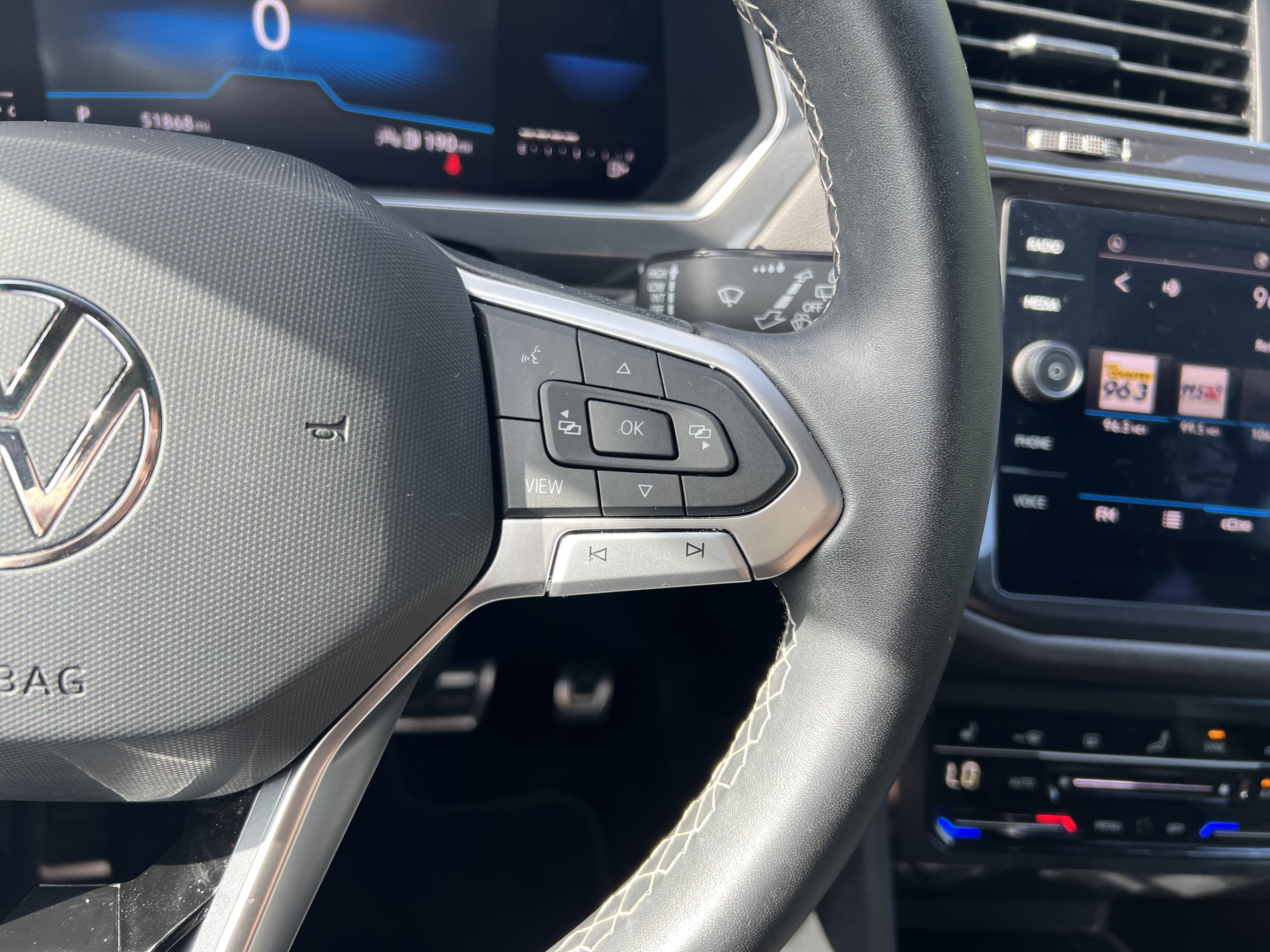 Certified 2023 Volkswagen Tiguan SE R-Line FWD image 17
